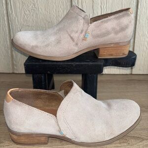 Toms Boots Womens 7.5 M Shaye Ankle Booties Beige Suede Slip-On Block.